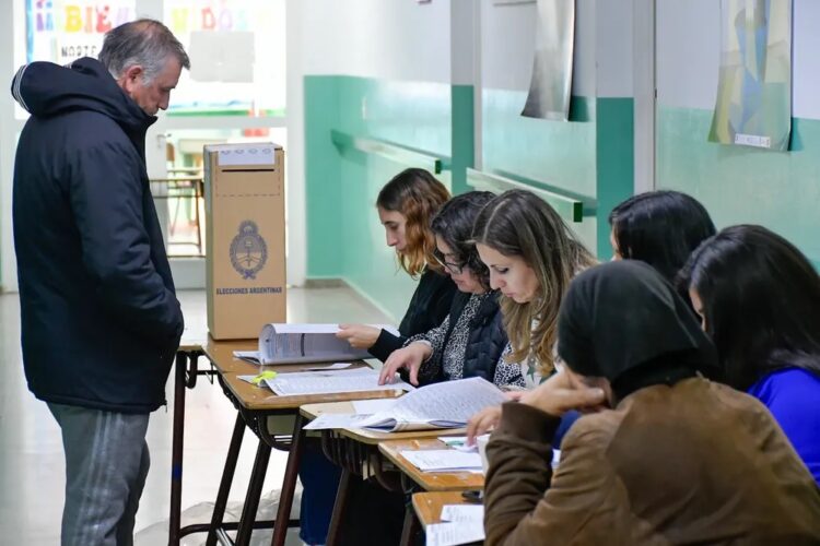 Imputaron a siete autoridades de mesa que no se presentaron en las Paso