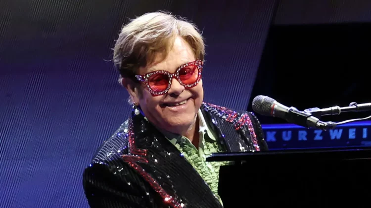 Elton John fue hospitalizado de urgencia por un accidente doméstico