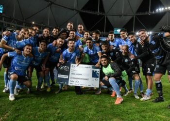 Estudiantes (RC) sorprendió a Banfield y lo eliminó en la Plata