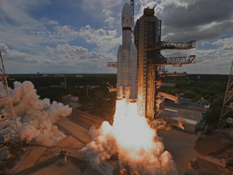 India hace historia al aterrizar una nave en el punto más austral de la Luna