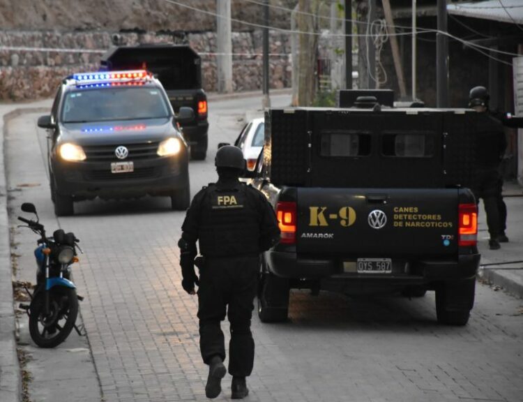 La FPA detuvo a dos sujetos por venta de drogas