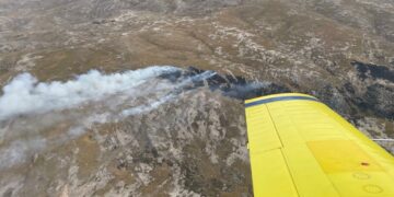 Bomberos combaten tres focos de incendios en las sierras de Córdoba
