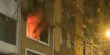 Se incendió un departamento en pleno Centro y una mujer debió ser evacuada