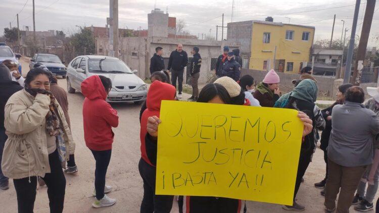 Vecinos de El Pueblito reclamaron mayor presencia policial (foto: lmdiario).