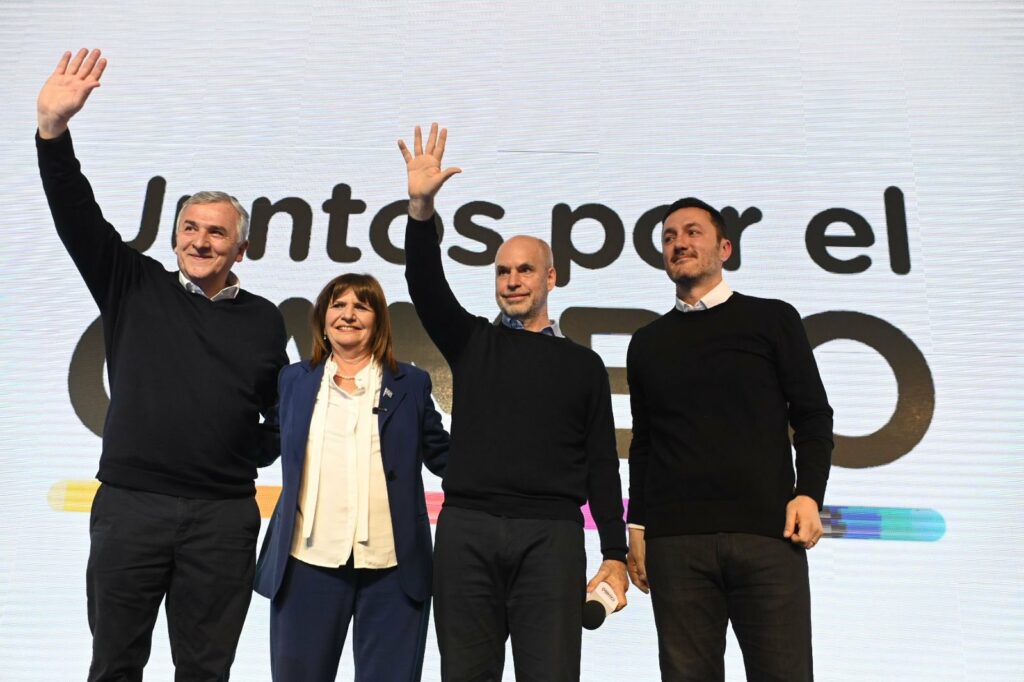 Con foto de unidad, Bullrich oficializó su triunfo en la interna de Juntos por el Cambio