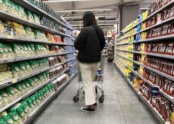 El gobierno anunció un acuerdo de precios con supermercados y mayoristas