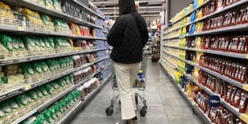 El gobierno anunció un acuerdo de precios con supermercados y mayoristas