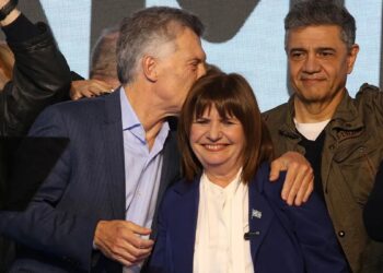 Los coqueteos de Milei con Macri amplían la crisis de JxC