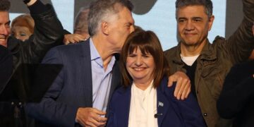 Los coqueteos de Milei con Macri amplían la crisis de JxC