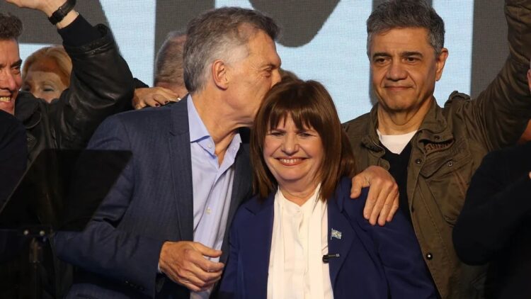 Los coqueteos de Milei con Macri amplían la crisis de JxC
