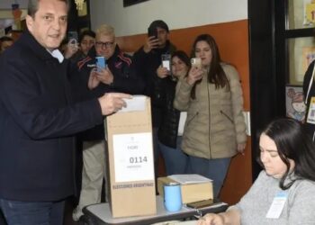 Votó Massa y habló sobre el precio del dólar blue para mañana: «Es importante que eso no empañé la elección de hoy»