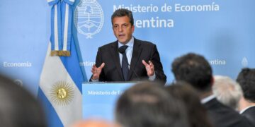 Massa prevé lanzar medidas para impulsar el consumo al regresar de la reunión con el FMI