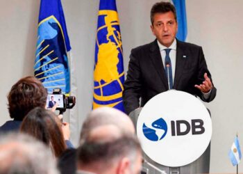 Massa anunció un financiamiento de US$ 1.300 millones del BID y el Banco Mundial