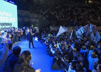 Massa ante la CGT: «Necesitamos un último esfuerzo, que vayan barrio por barrio»