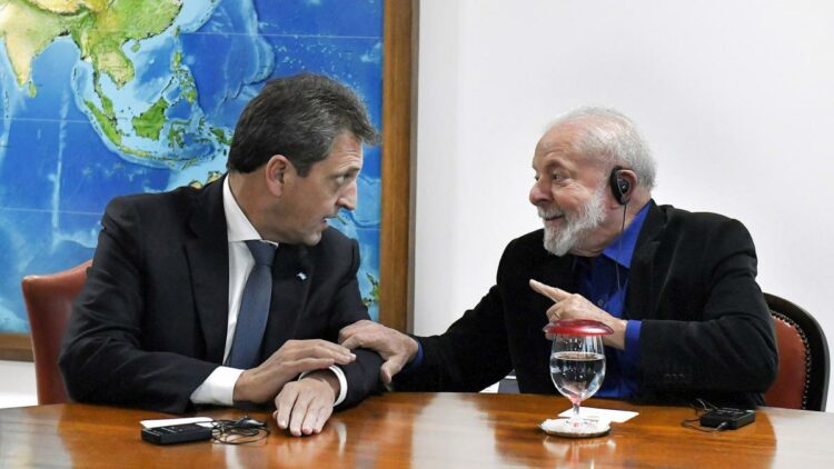 El presidente Lula le dio un claro respaldo a Massa en el proceso electoral.