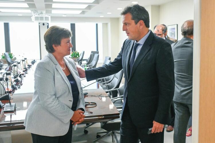El ministro Sergio Massa junto a la directora gerente del FMI, Kristalina Georgieva.