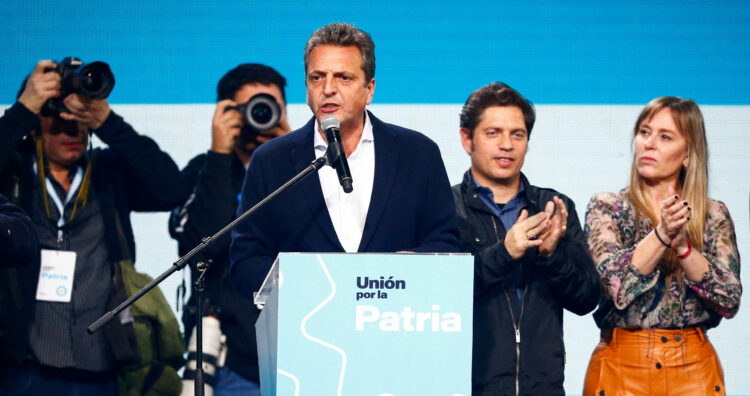 NOTICIAS ARGENTINAS BAIRES  
AGOSTO 13: Sergio Massa habla 
junto a los otros candidatos de 
Union por la Patria, luego de 
conocerse los resultados de las 
PASO.
Foto NA: Mariana Nedelcu-
Reuters
