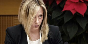 La italiana Meloni dijo que no dará marcha atrás al impuesto a los bancos
