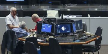 Fuerte suba en los mercados en medio del tembladeral cambiario