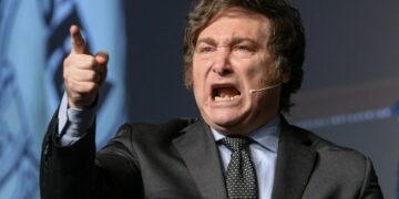 Los bancos internacionales critican la dolarización de Milei