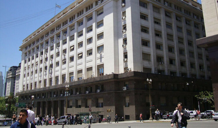 El Gobierno modificó el Presupuesto de este año con una fuerte suba en el gasto