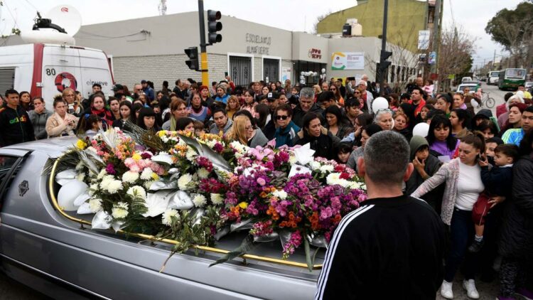 Inhumaron los restos de Morena y sus compañeros y familia piden justicia