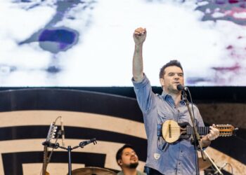 Camino por el Boulevard de los pianos