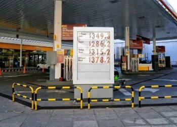 Las petroleras subieron sus combustibles tras la devaluación
