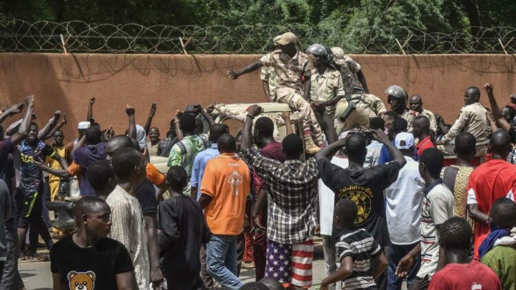 Golpistas de Níger aplazan el diálogo con África occidental