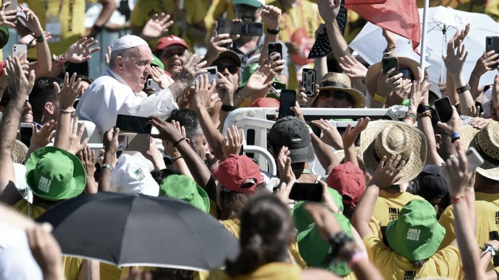 El papa llamó a los jóvenes a cambiar el mundo