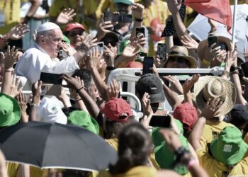 El papa llamó a los jóvenes a cambiar el mundo