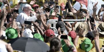 El papa llamó a los jóvenes a cambiar el mundo