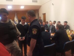Perpetua para el policía que mató a Joaquín Paredes y absolución para otros cinco efectivos Perpetua para el policía que mató a Joaquín Paredes y absolución para otros cinco efectivos