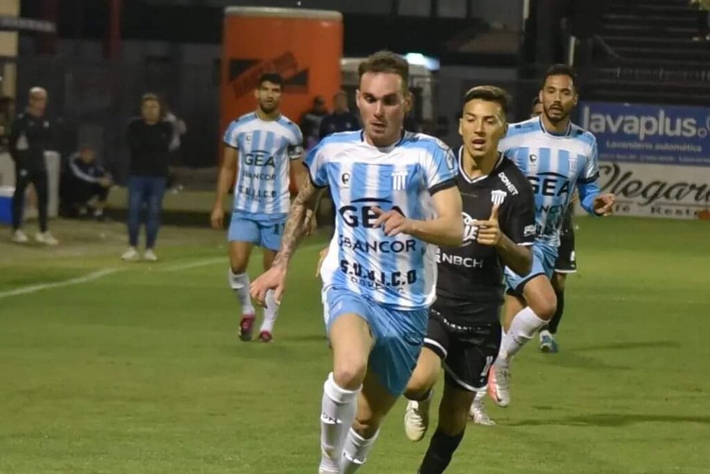 Racing lo perdió en la última jugada del partido