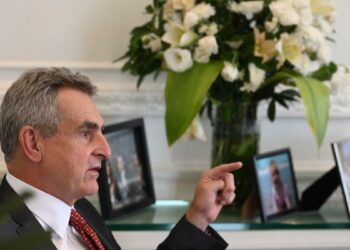 Desde UxP vinculan al candidato de LLA con el fundador del PRO