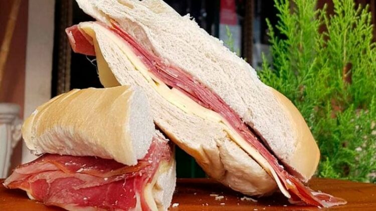 Un influencer degustó los sándwiches más reconocidos de Córdoba y reveló sus precios