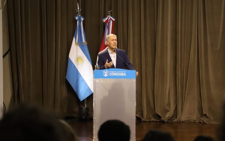 Schiaretti pidió destinar el 2% del PIB a ciencia y tecnología