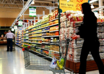 Anuncian un acuerdo de precios para 53.000 productos de primera necesidad de más de 425 empresas