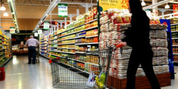 Anuncian un acuerdo de precios para 53.000 productos de primera necesidad de más de 425 empresas