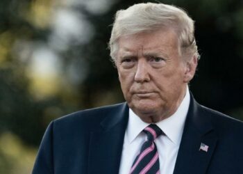 Trump se entregó ante la Justicia y salió bajo fianza