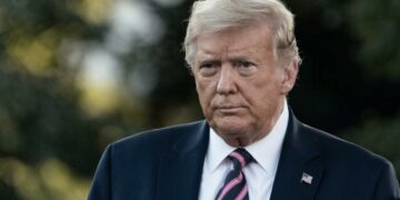 Trump se entregó ante la Justicia y salió bajo fianza