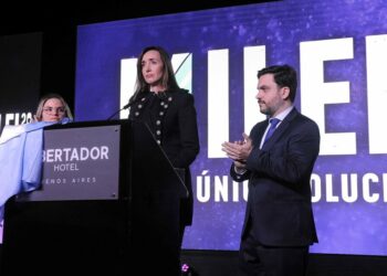 Milei busca polarizar con el oficialismo para los comicios