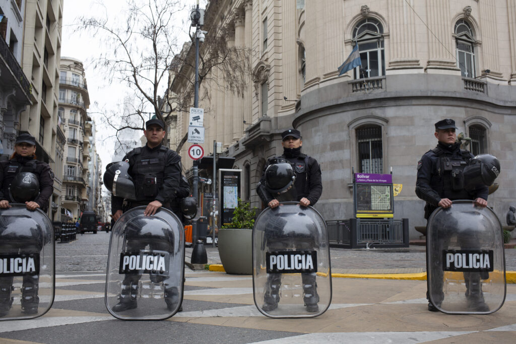 Bloquean el ingreso de los medios periodísticos al acto de Villarruel