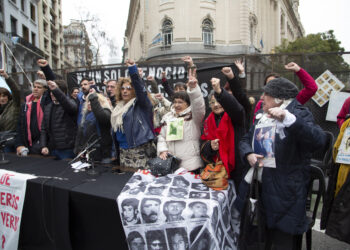 Organizaciones de DDHH protestan en la Legislatura porteña contra el acto de Villarruel