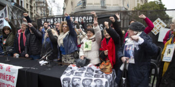 Organizaciones de DDHH protestan en la Legislatura porteña contra el acto de Villarruel