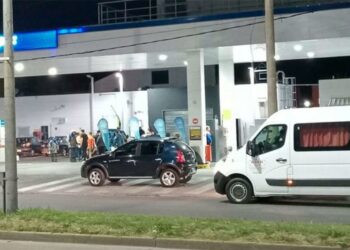 Un tiroteo en una YPF dejó a un estudiante herido entre un grupo de 40 alumnos