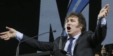 El padre Pepe le reclamó a Milei que se retracte públicamente por sus dichos contra Francisco