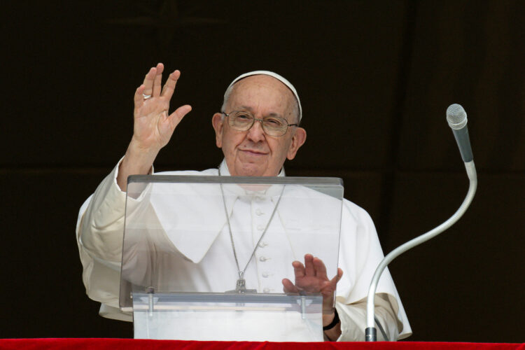 El papa Francisco se refirió a las propuestas políticas y defendió la "educación libre y gratuita"