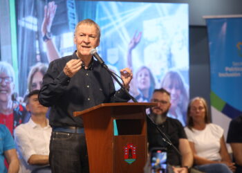 Schiaretti entregó aportes a centros de jubilados de la ciudad