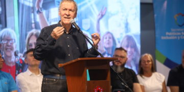 Schiaretti entregó aportes a centros de jubilados de la ciudad